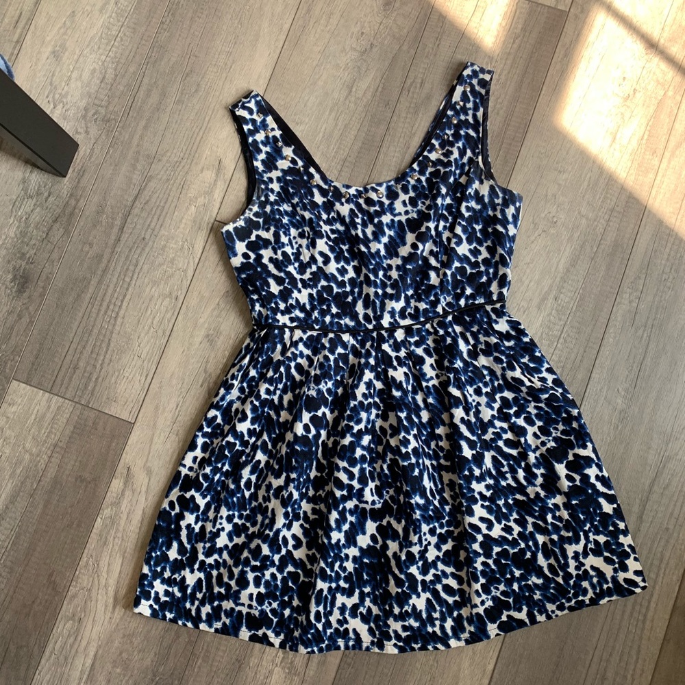 🍎 3/$30 Forever 21 blue cheetah print dress with studded shoulders